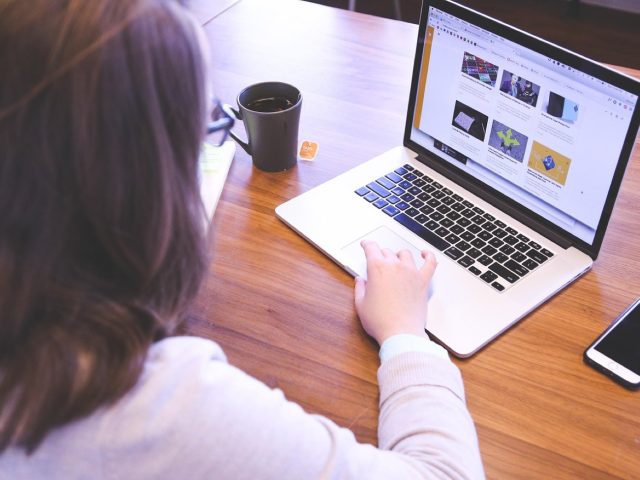Avis sur Babysits, plateforme de baby‑sitting en France