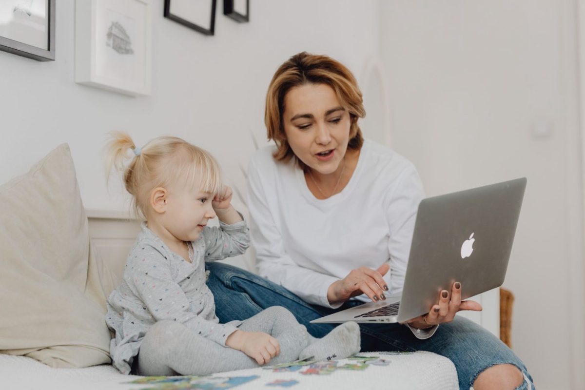 Comparatif Babysits et Care.com pour trouver une garde