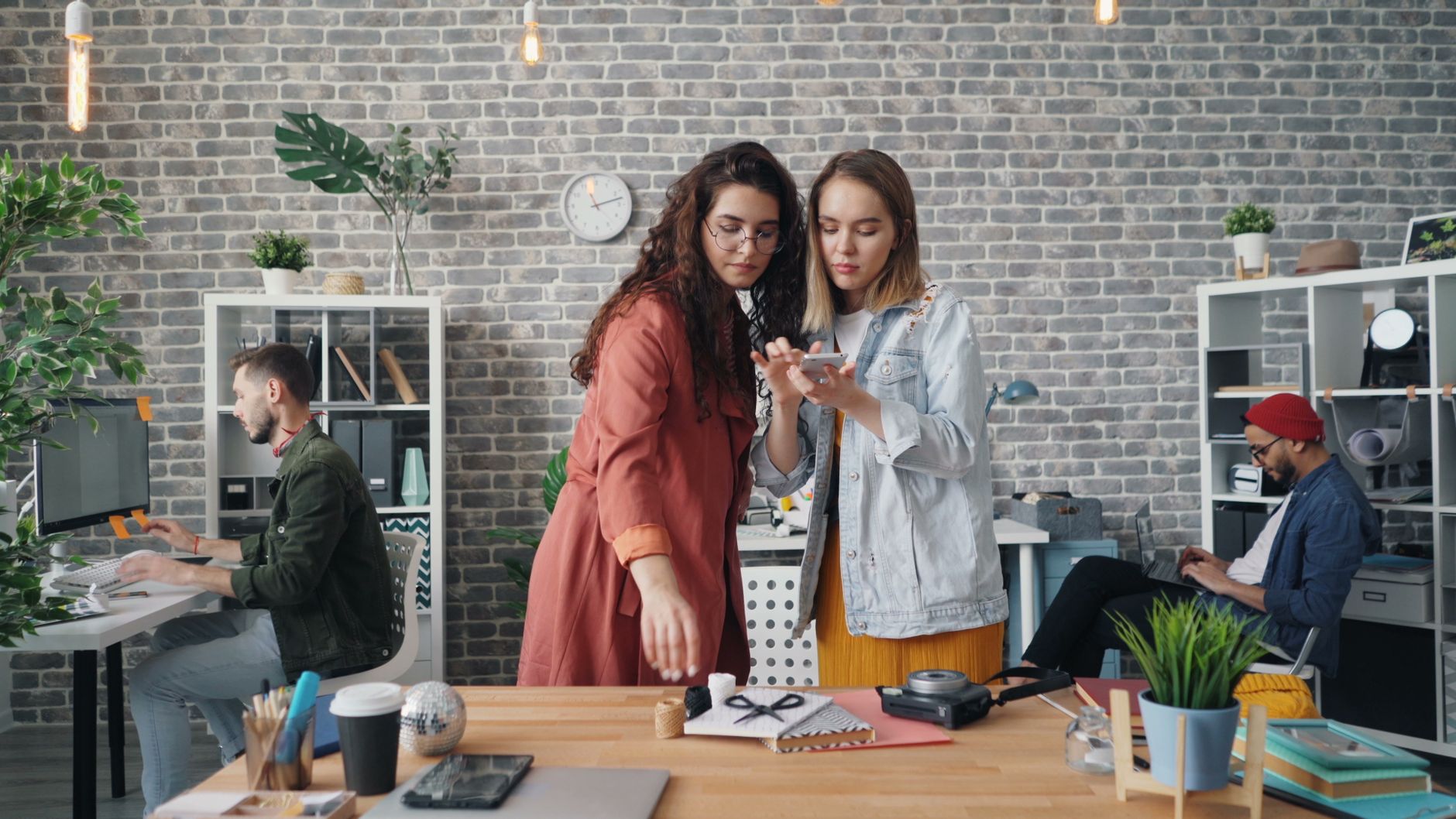Babysits ou Care.com : choisir pour recruter une baby‑sitter