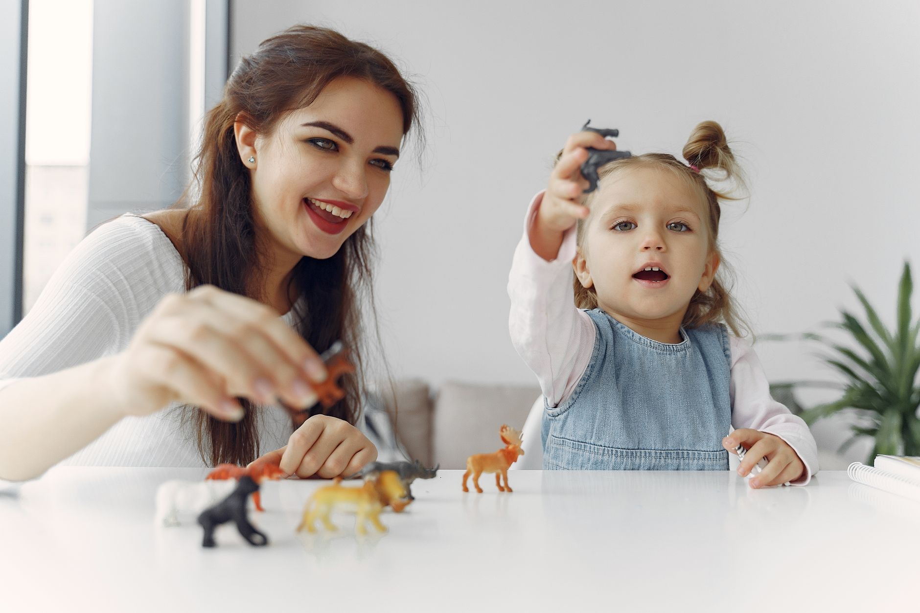 Yoopies ou Care.com : quelle plateforme pour trouver une nounou