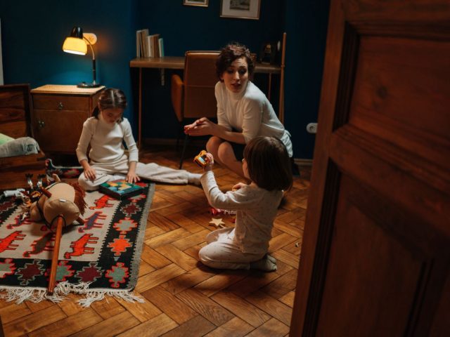 Yoopies ou Care.com : quelle plateforme pour trouver une nounou